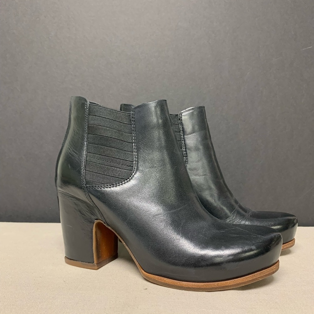 Kork-ease booties black leather 8 chunky heel ankle boots Shirome